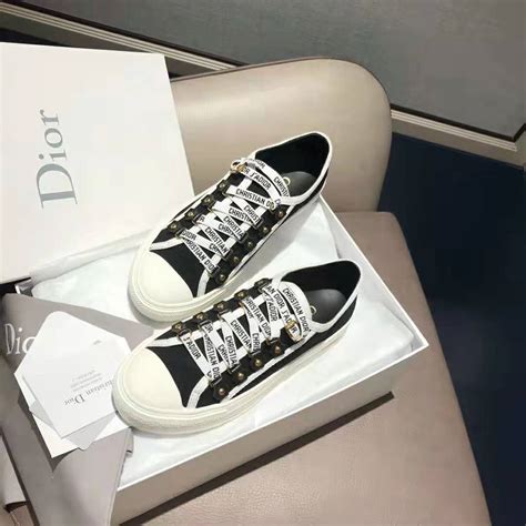 dior sneakers female.